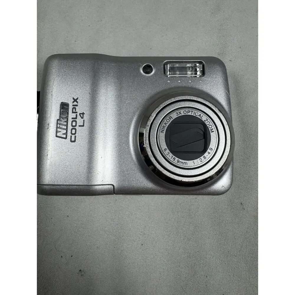Nikon Coolpix L4 4MP Digital Camera Silver 3x Zoom Untested Parts Repair